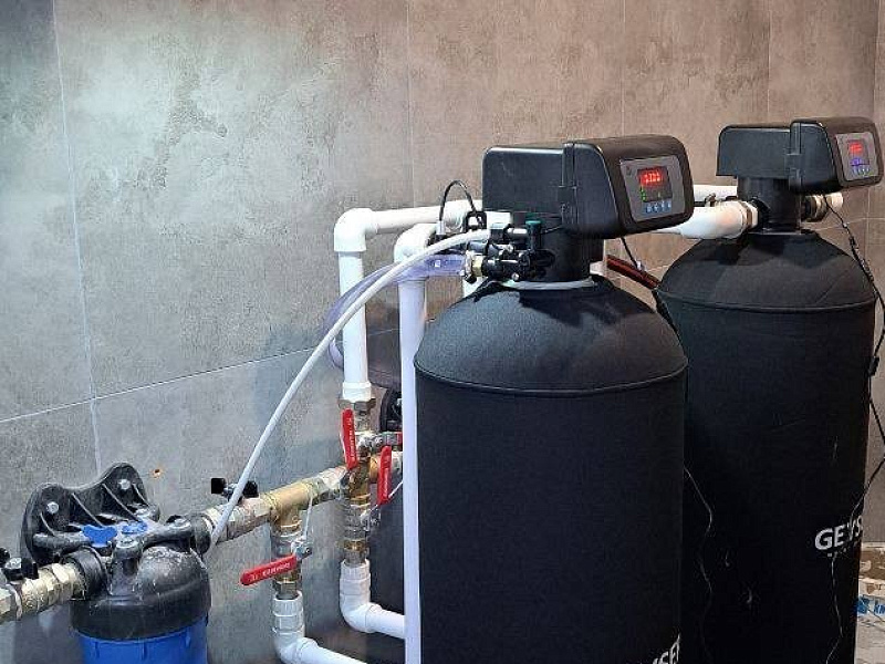 Установка системы водоочистки в частном доме.