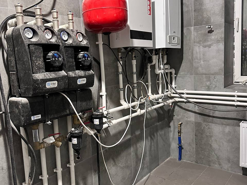 Установка систем отопления, водоснабжения и водоотведения в частном доме площадью 200 квадратных метров.