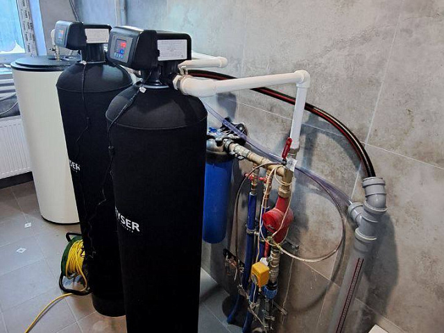 Установка системы водоочистки в частном доме.